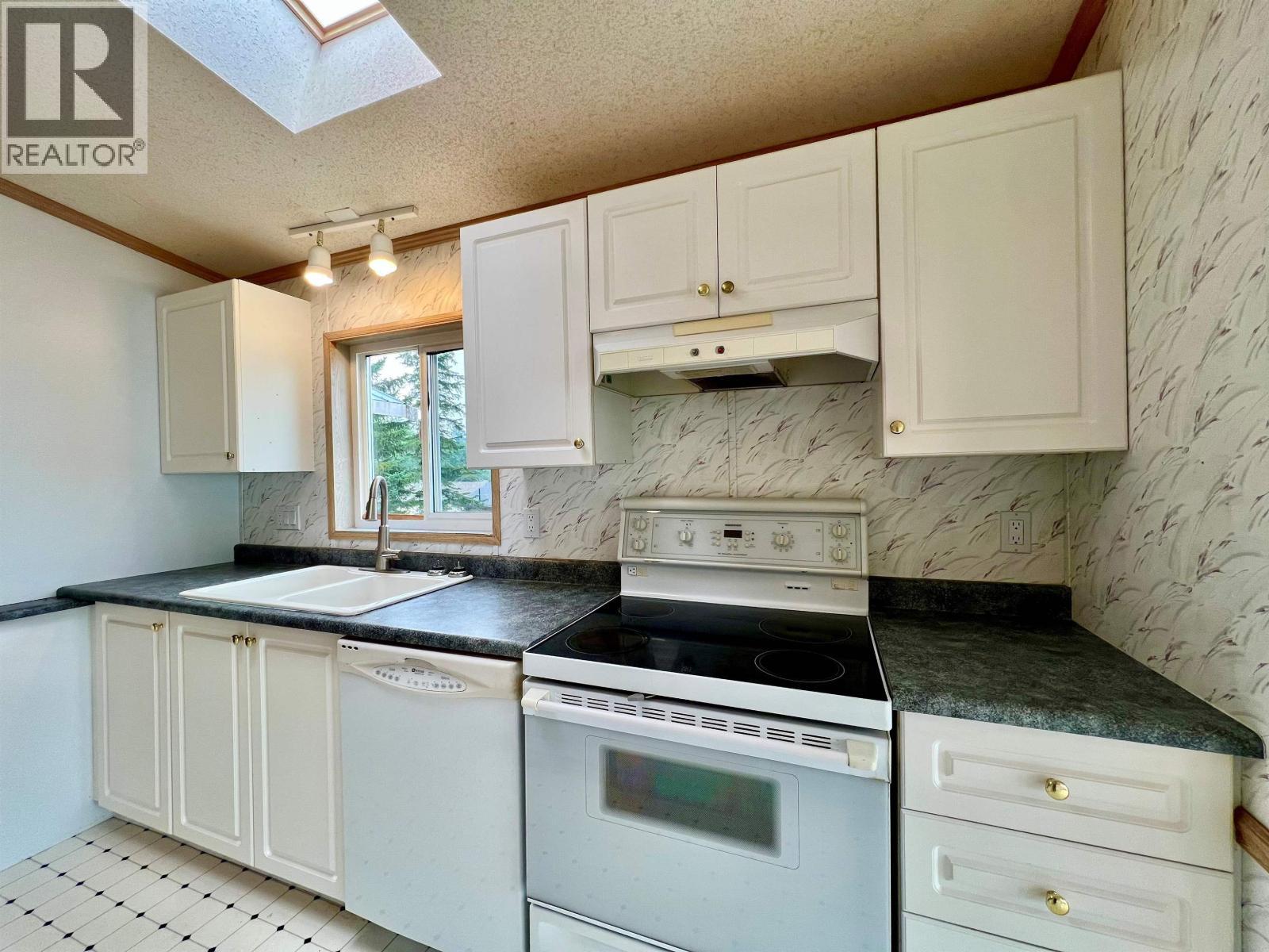 4078 Mckinley Drive, Lac La Hache, BC - Indoor Photo Showing Kitchen With Double Sink