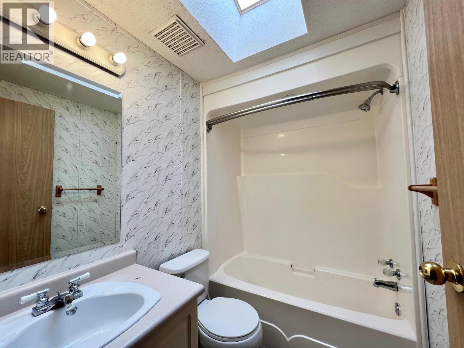 4078 Mckinley Drive, Lac La Hache, BC - Indoor Photo Showing Bathroom