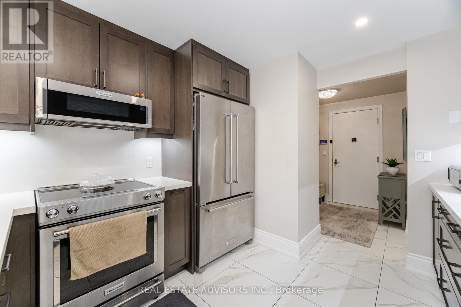 313 - 53 Woodbridge Avenue, Vaughan, ON - Indoor Photo Showing Kitchen