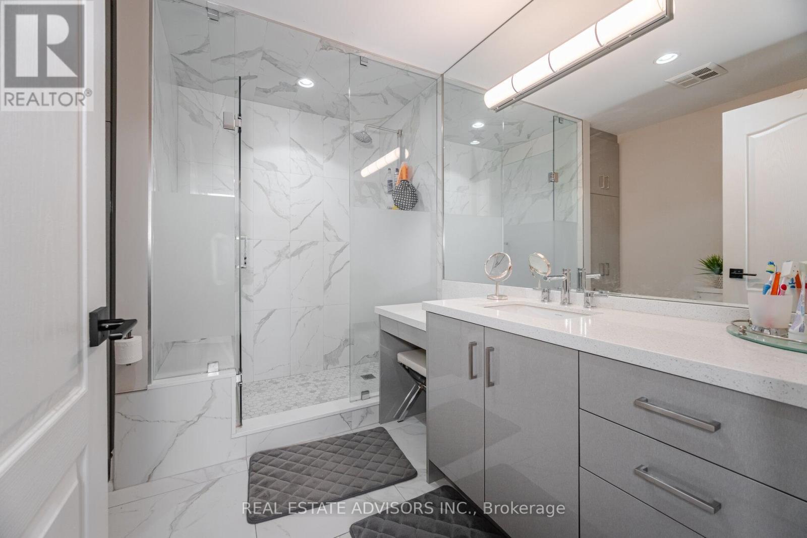 313 - 53 Woodbridge Avenue, Vaughan, ON - Indoor Photo Showing Bathroom