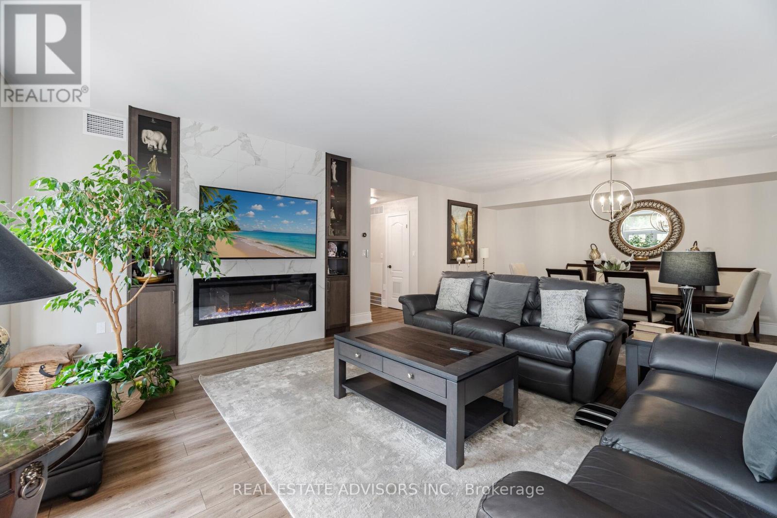 313 - 53 Woodbridge Avenue, Vaughan, ON - Indoor Photo Showing Living Room