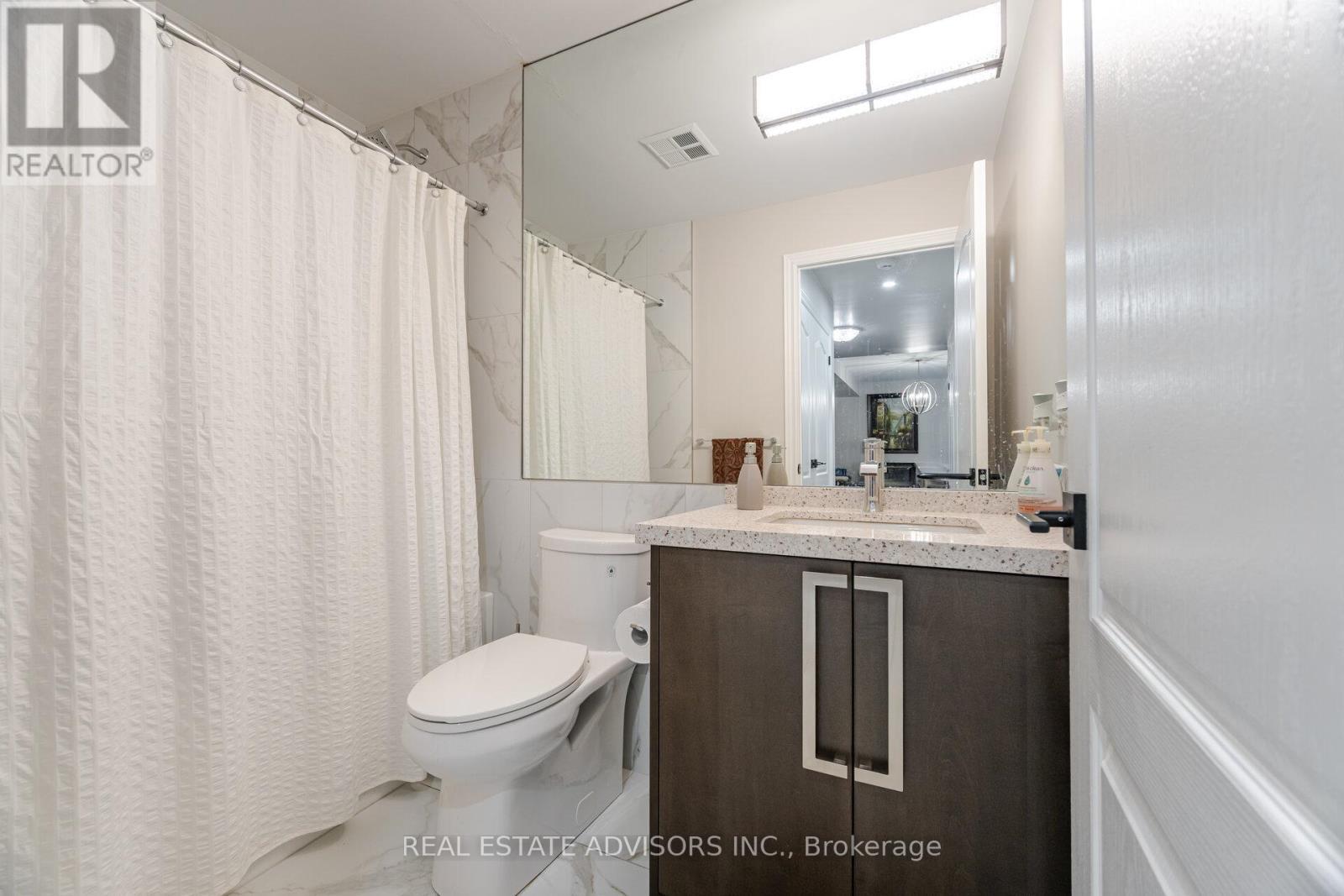 313 - 53 Woodbridge Avenue, Vaughan, ON - Indoor Photo Showing Bathroom