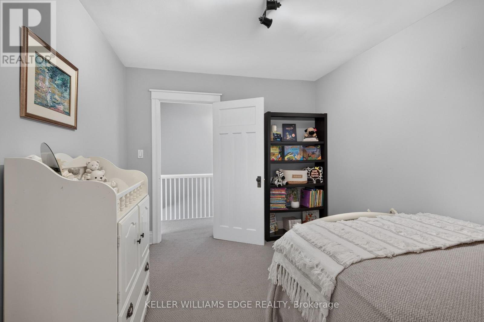 147 Melrose Avenue N, Hamilton, ON - Indoor Photo Showing Bedroom