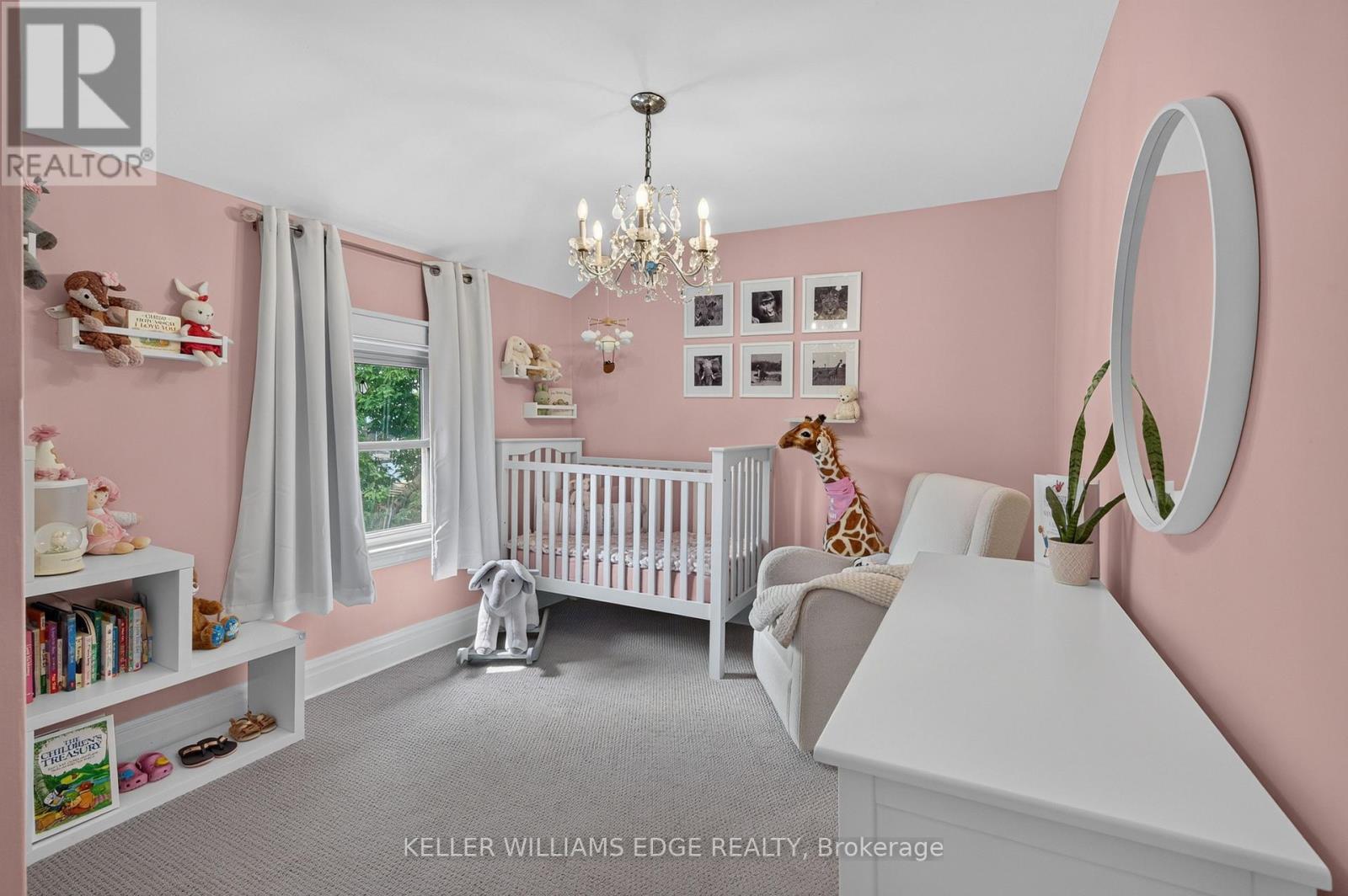 147 Melrose Avenue N, Hamilton, ON - Indoor Photo Showing Bedroom
