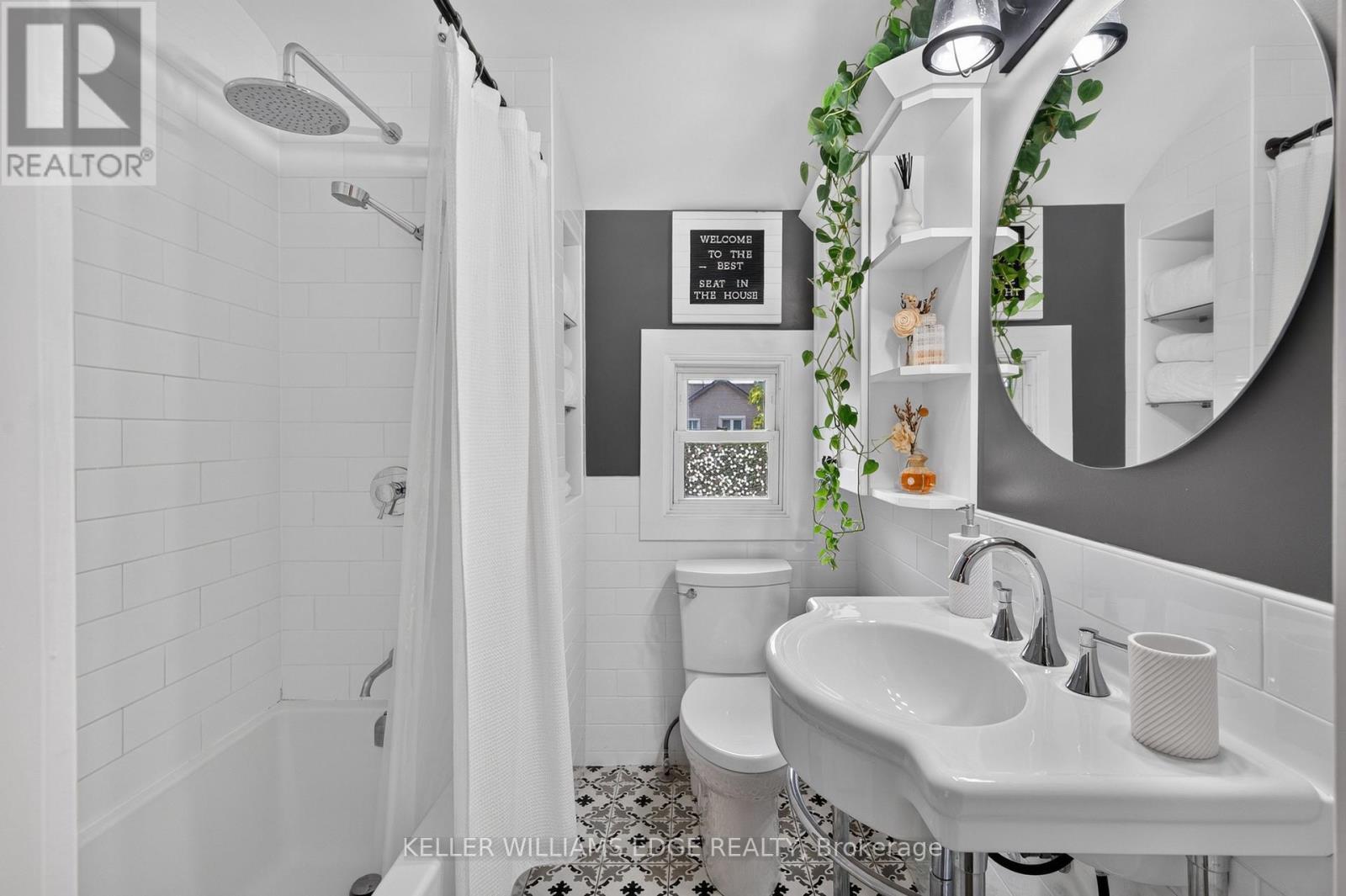 147 Melrose Avenue N, Hamilton, ON - Indoor Photo Showing Bathroom
