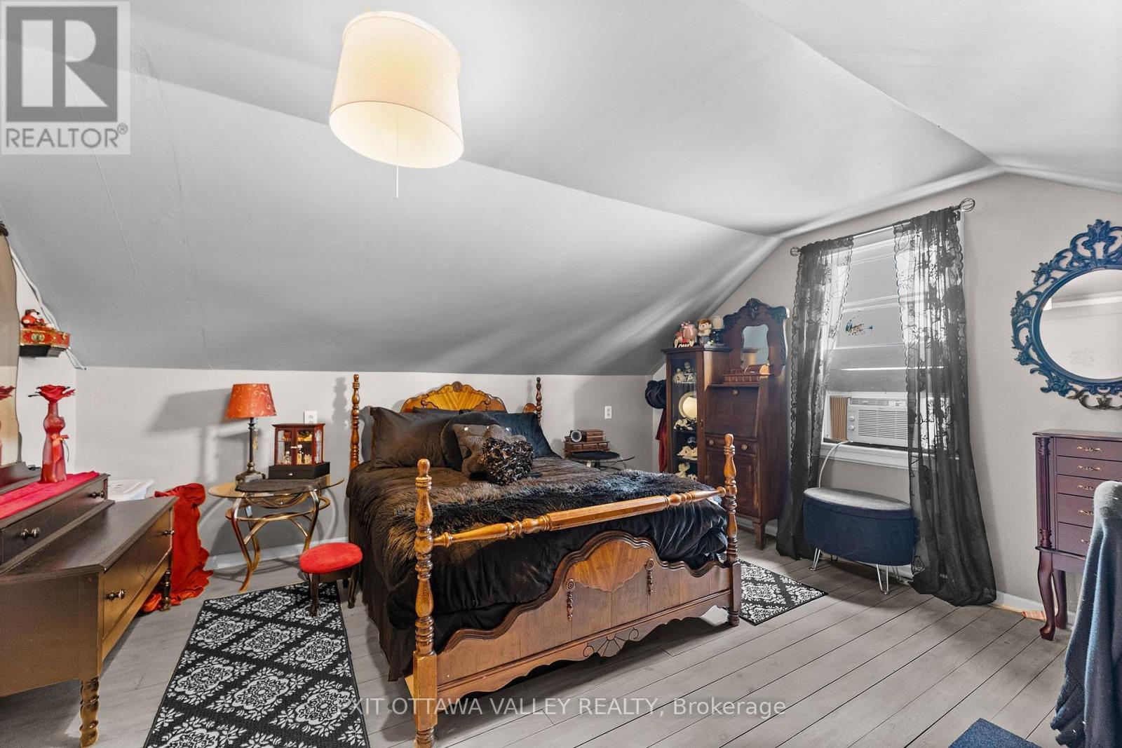 500 Dominion Street, Renfrew, ON - Indoor Photo Showing Bedroom