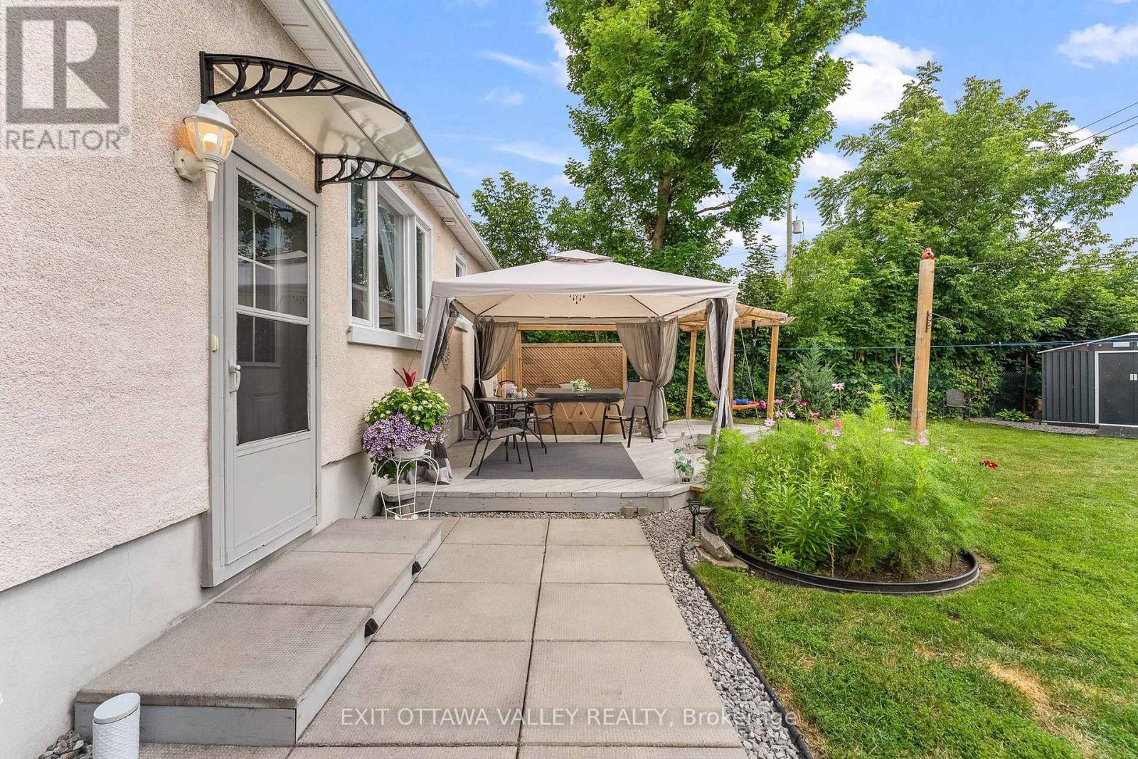 500 Dominion Street, Renfrew, ON - Outdoor