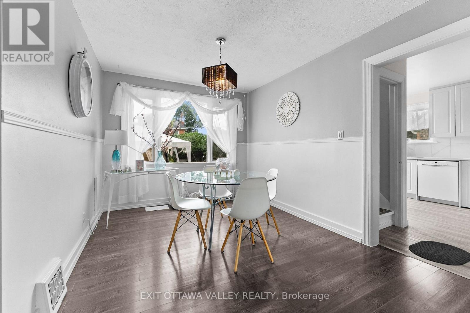 500 Dominion Street, Renfrew, ON - Indoor Photo Showing Dining Room