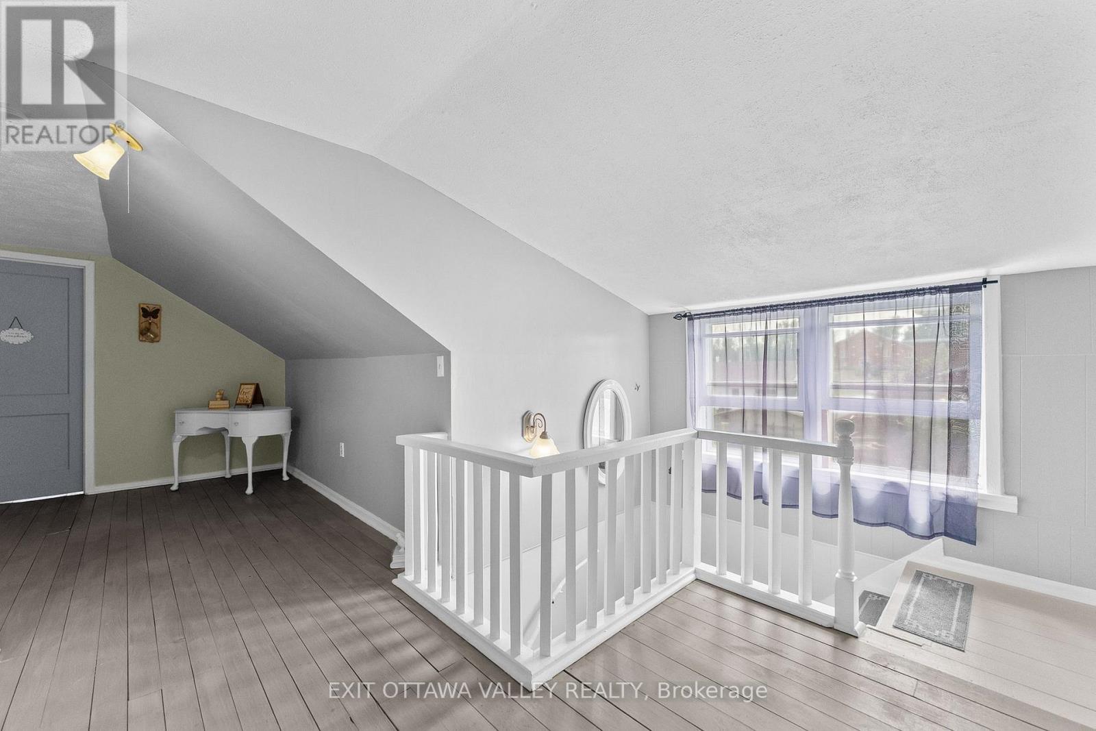 500 Dominion Street, Renfrew, ON - Indoor Photo Showing Other Room