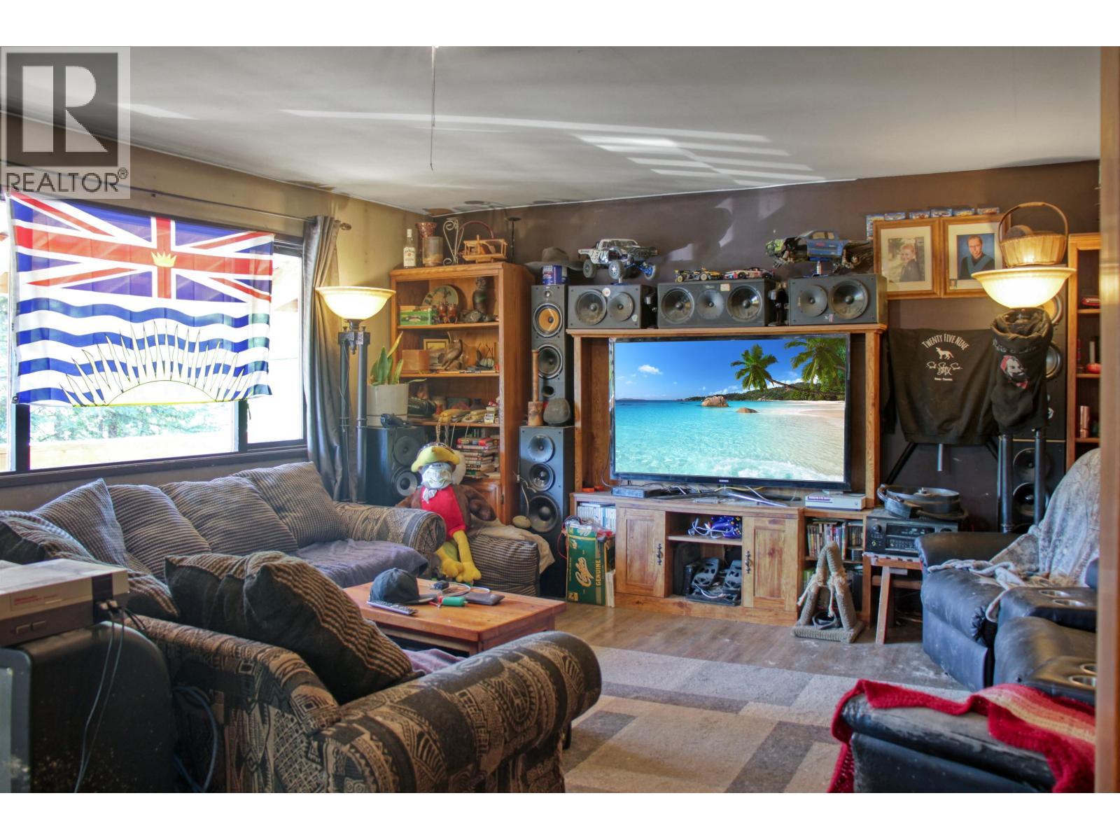 8245 Bridge Lake North Road, Bridge Lake, BC - Indoor