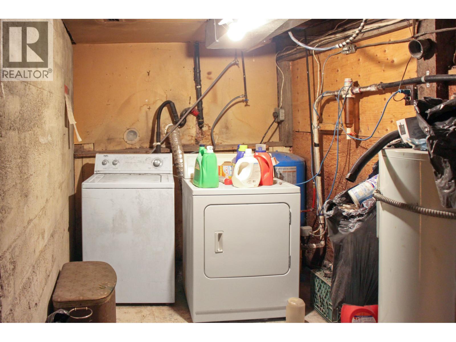 8245 Bridge Lake North Road, Bridge Lake, BC - Indoor Photo Showing Laundry Room