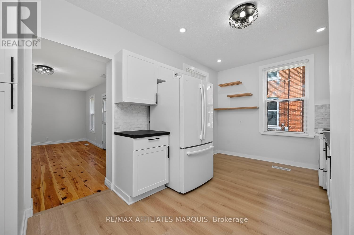 88 Brockville Street, Smiths Falls, ON - Indoor
