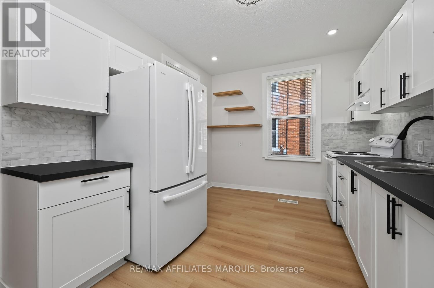 88 Brockville Street, Smiths Falls, ON - Indoor Photo Showing Kitchen