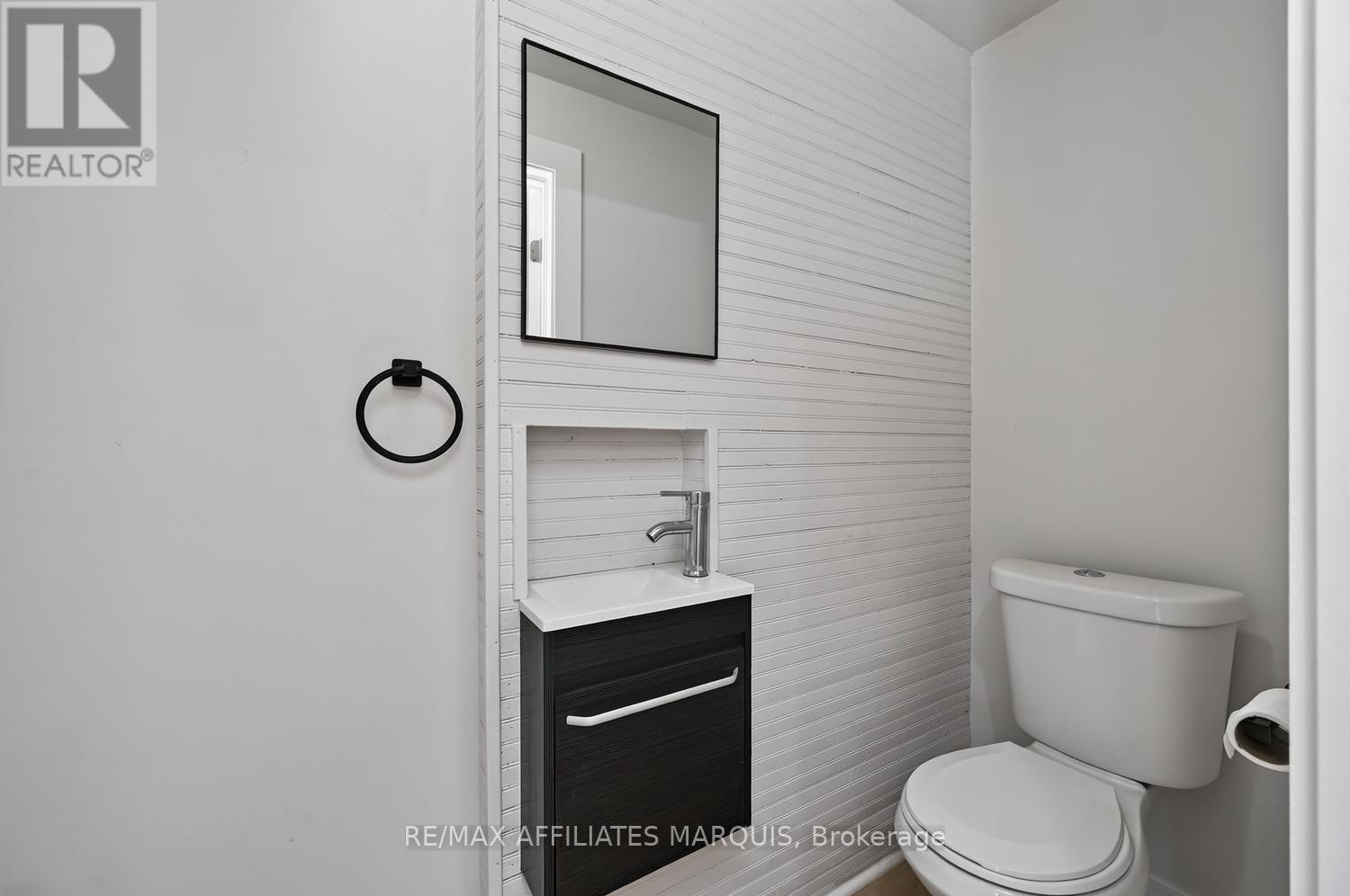 88 Brockville Street, Smiths Falls, ON - Indoor Photo Showing Bathroom