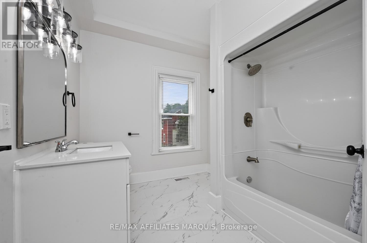 88 Brockville Street, Smiths Falls, ON - Indoor Photo Showing Bathroom