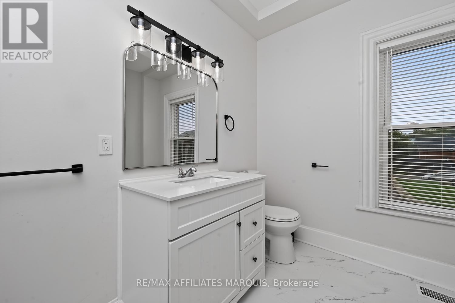 88 Brockville Street, Smiths Falls, ON - Indoor Photo Showing Bathroom