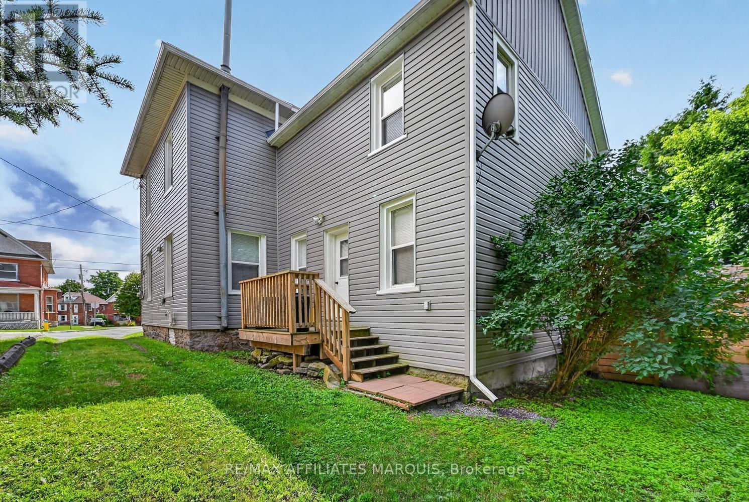 88 Brockville Street, Smiths Falls, ON - Outdoor