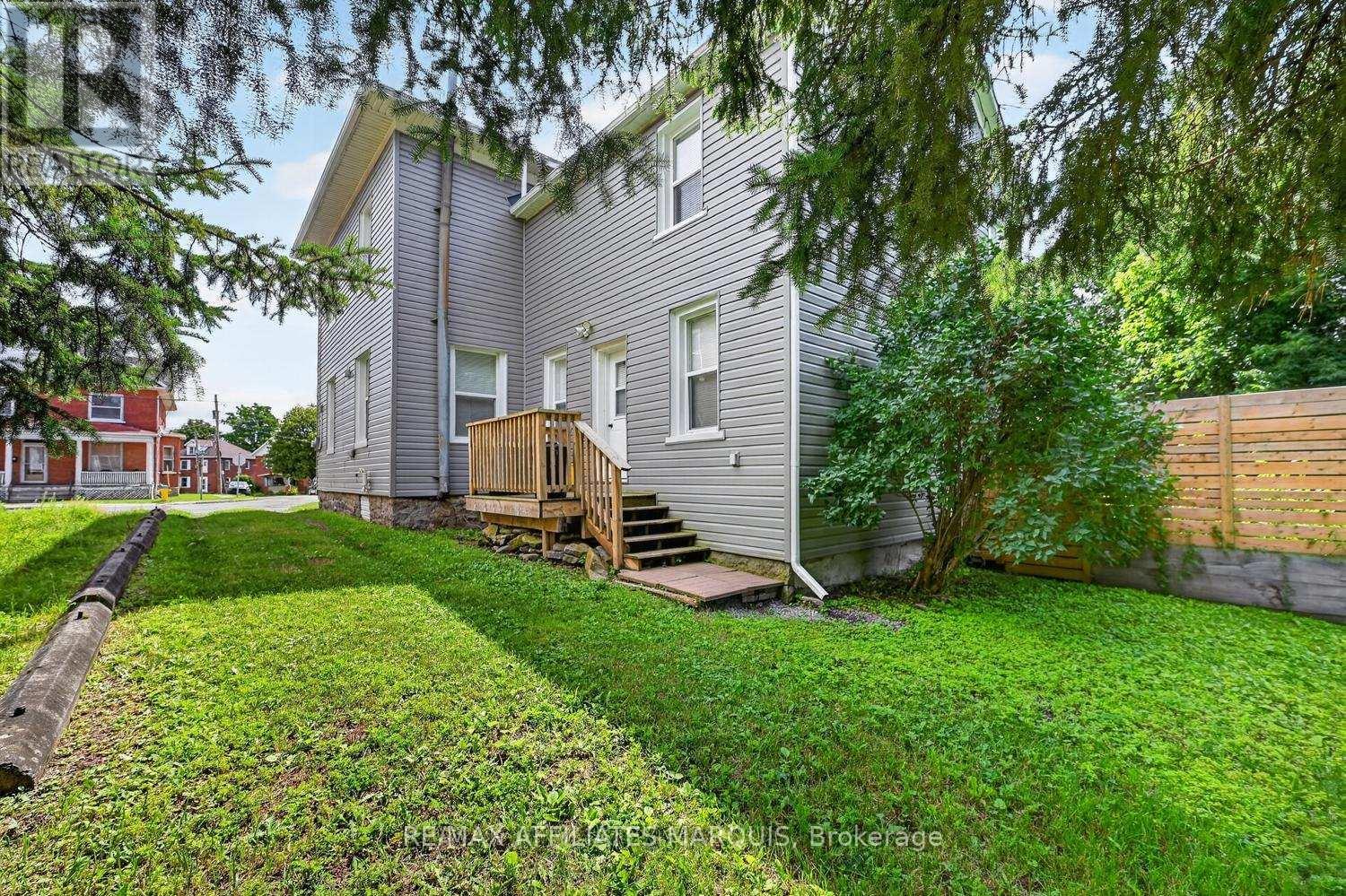 88 Brockville Street, Smiths Falls, ON - Outdoor