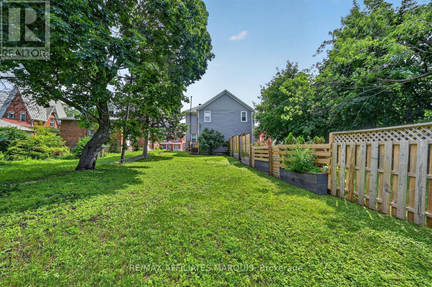 88 Brockville Street, Smiths Falls, ON - Outdoor