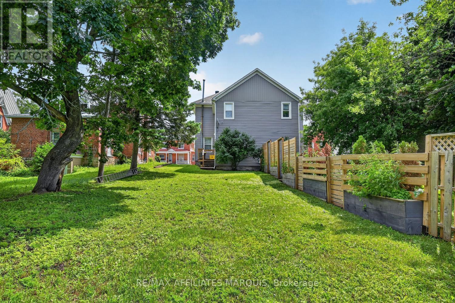 88 Brockville Street, Smiths Falls, ON - Outdoor