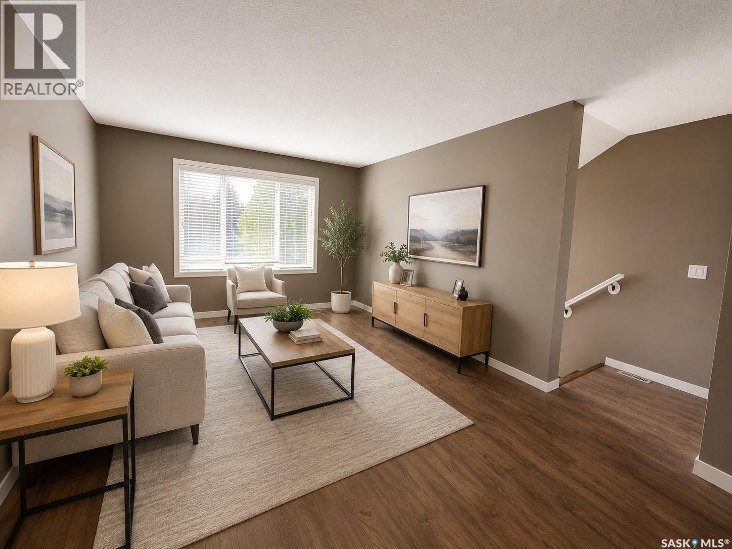 8 5004 James Hill Road, Regina, SK - Indoor Photo Showing Living Room