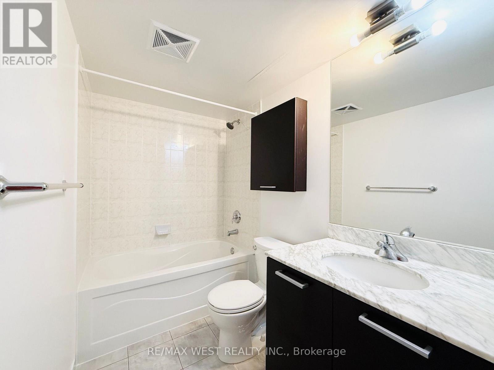 1203 - 38 Grenville Street, Toronto, ON - Indoor Photo Showing Bathroom