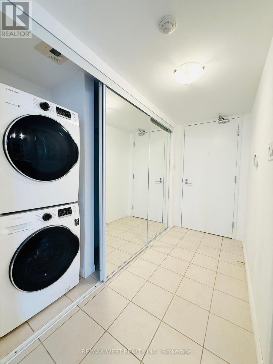 1203 - 38 Grenville Street, Toronto, ON - Indoor Photo Showing Laundry Room
