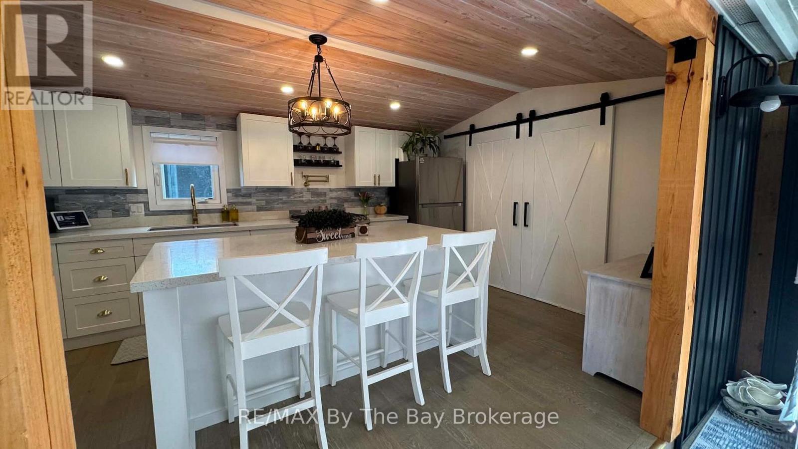 420 - 225 Platten Boulevard, Scugog, ON - Indoor
