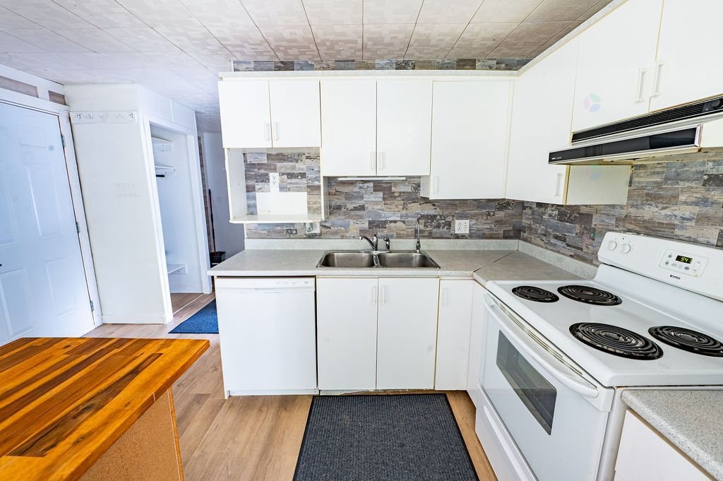 Cuisine - 8 Ch. Alder, La Pêche, QC - Indoor Photo Showing Kitchen With Double Sink
