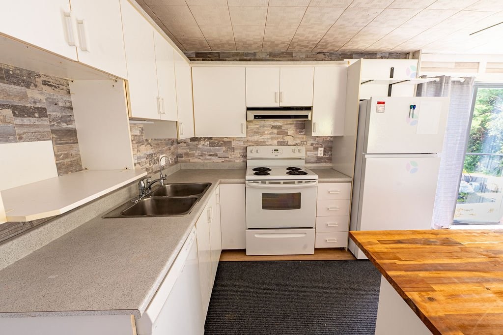 Cuisine - 8 Ch. Alder, La Pêche, QC - Indoor Photo Showing Kitchen With Double Sink