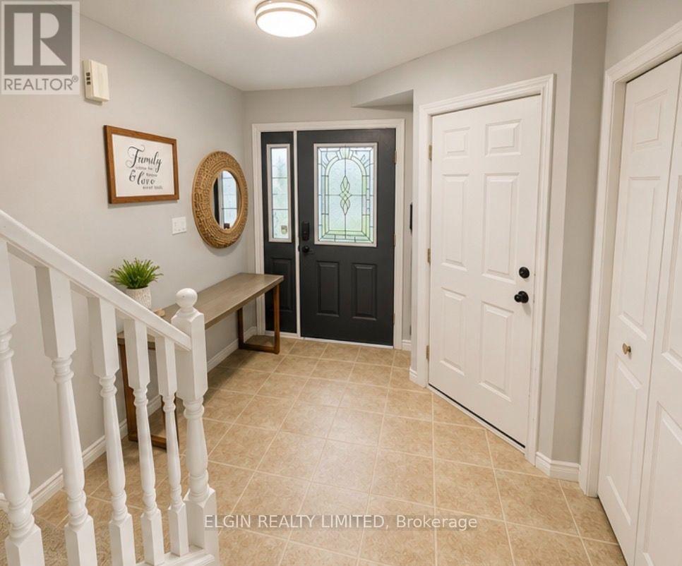 42022 Mcbain Line, Central Elgin, ON - Indoor Photo Showing Other Room