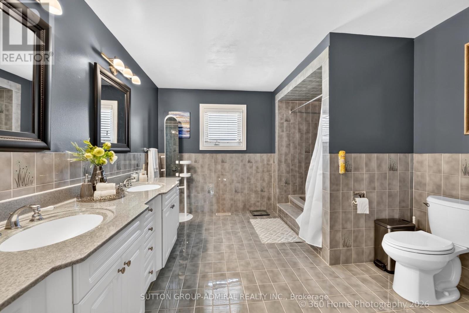 193 Wigwoss Drive, Vaughan, ON - Indoor Photo Showing Bathroom