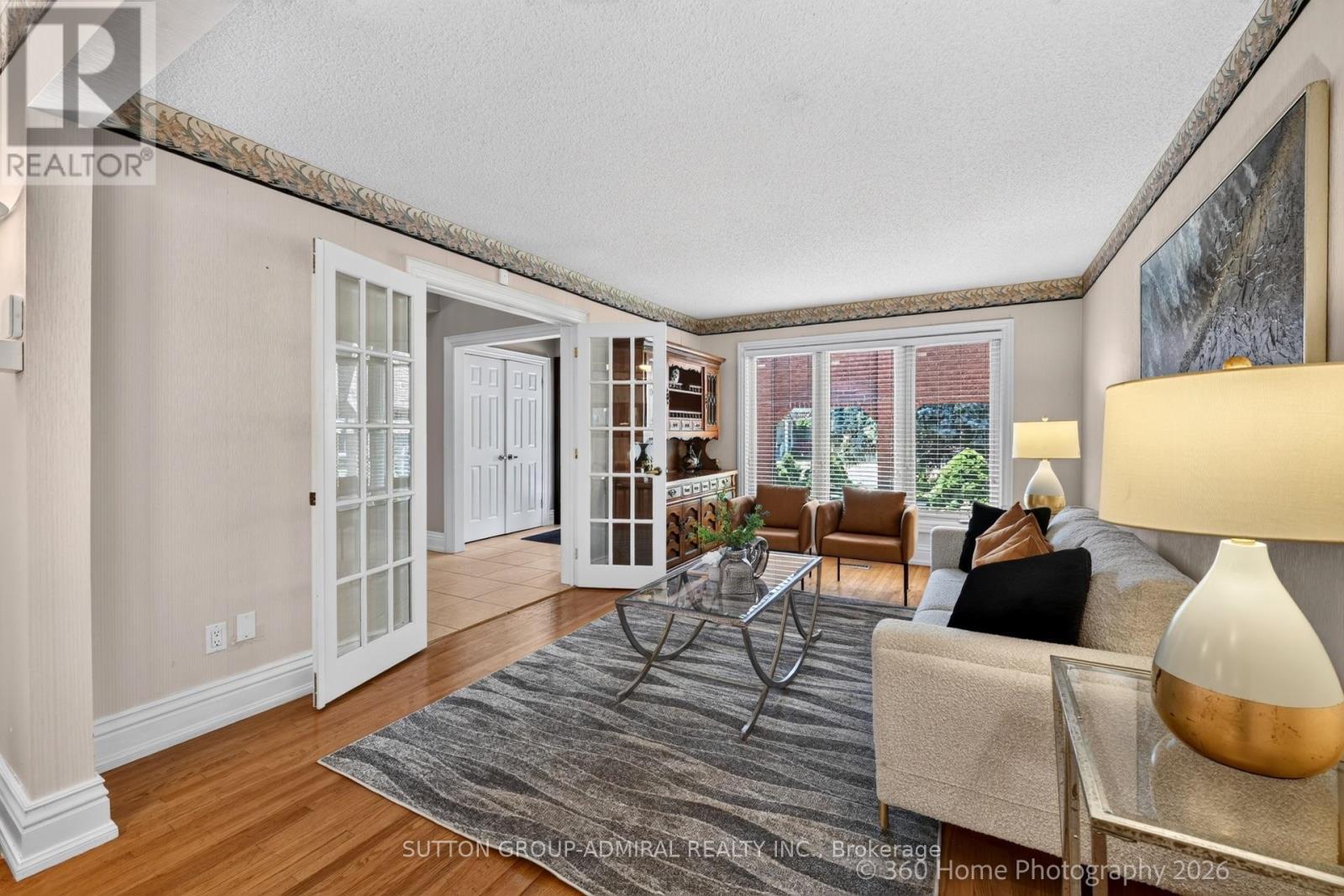 193 Wigwoss Drive, Vaughan, ON - Indoor Photo Showing Living Room