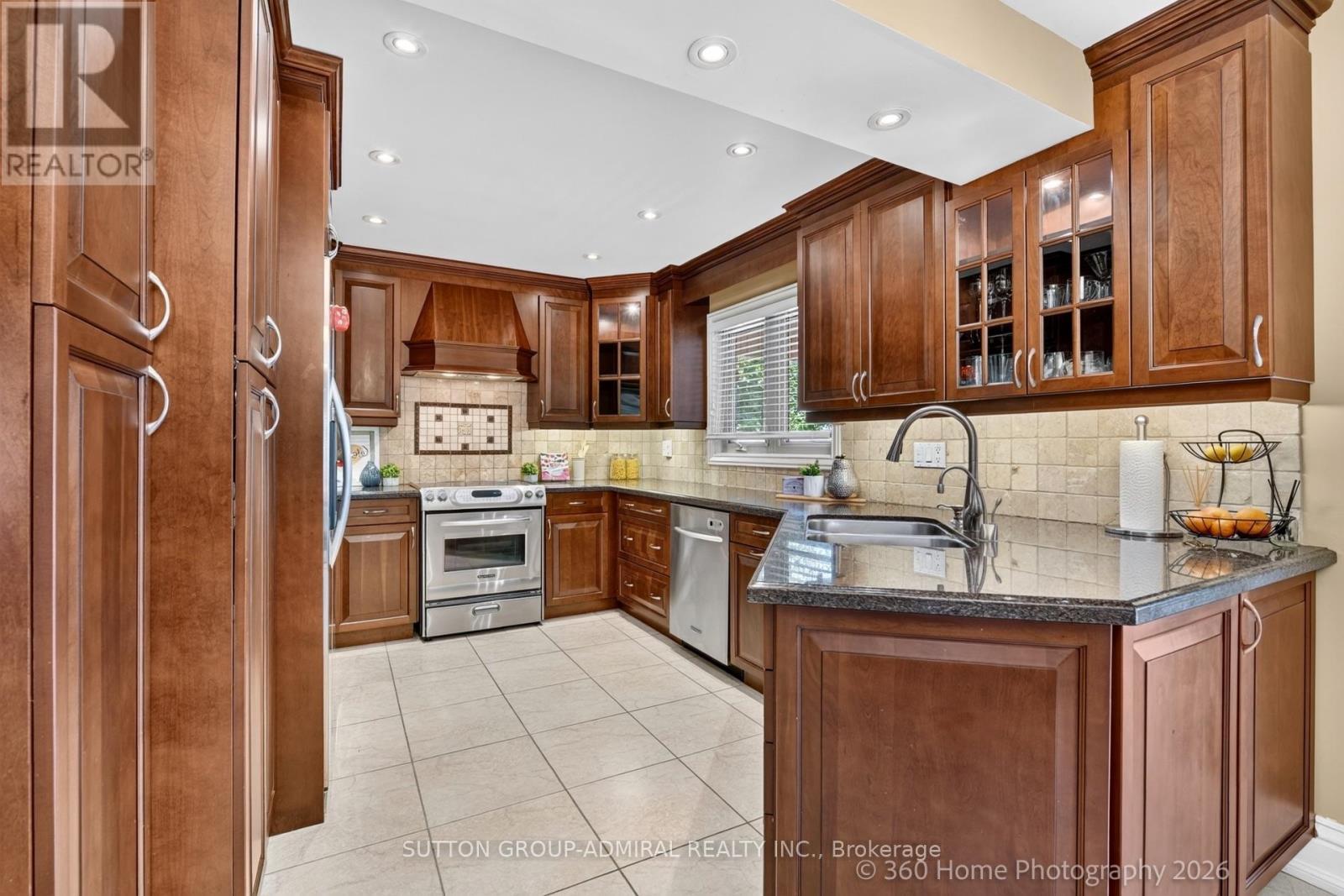 193 Wigwoss Drive, Vaughan, ON - Indoor Photo Showing Kitchen With Double Sink