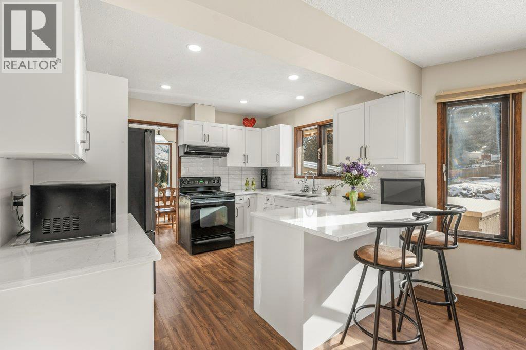 11410 Tassie Drive, Coldstream, BC - Indoor Photo Showing Kitchen