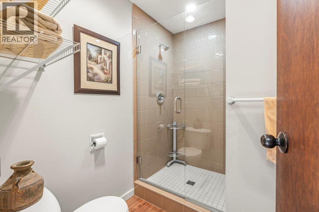 11410 Tassie Drive, Coldstream, BC - Indoor Photo Showing Bathroom
