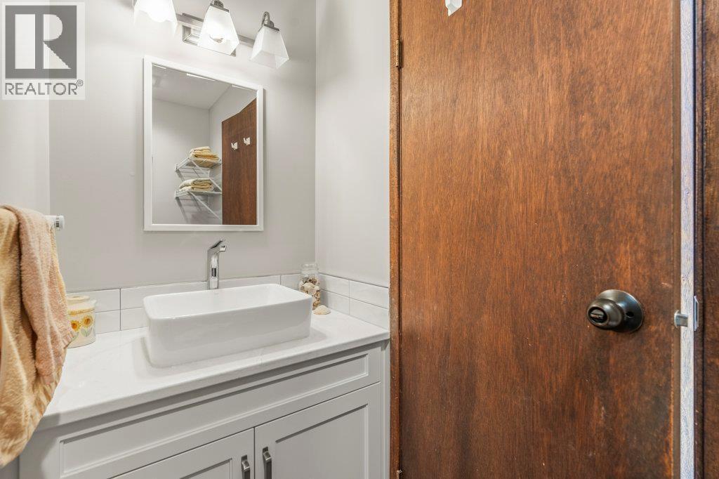 11410 Tassie Drive, Coldstream, BC - Indoor Photo Showing Bathroom