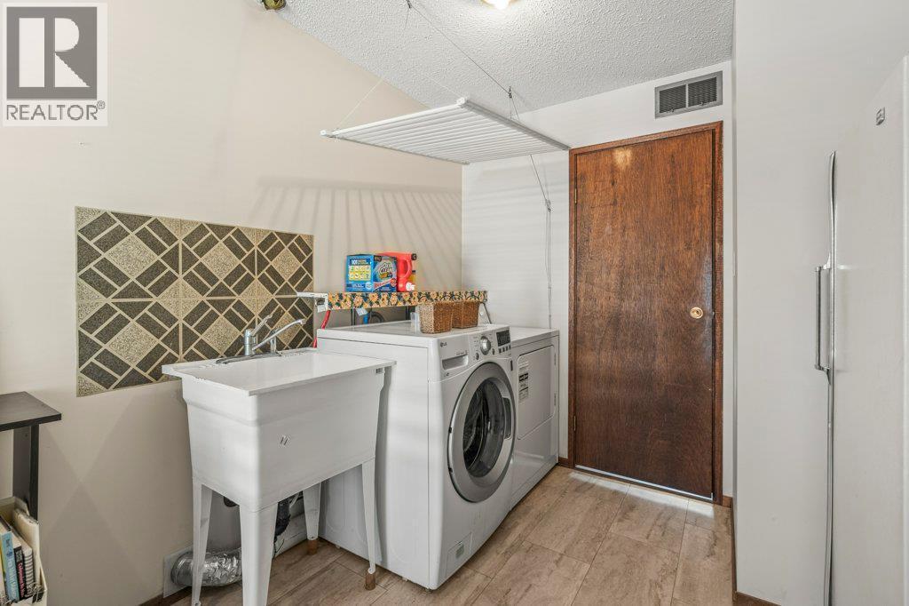 11410 Tassie Drive, Coldstream, BC - Indoor Photo Showing Laundry Room