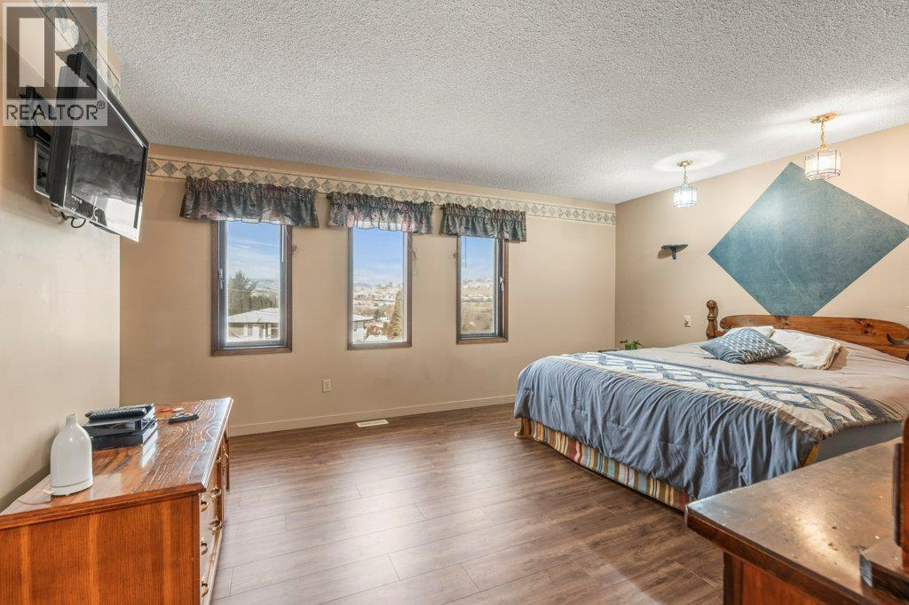 11410 Tassie Drive, Coldstream, BC - Indoor Photo Showing Bedroom