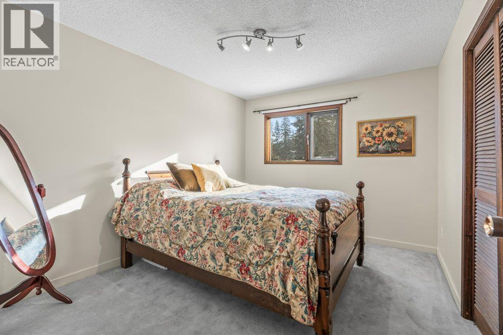 11410 Tassie Drive, Coldstream, BC - Indoor Photo Showing Bedroom