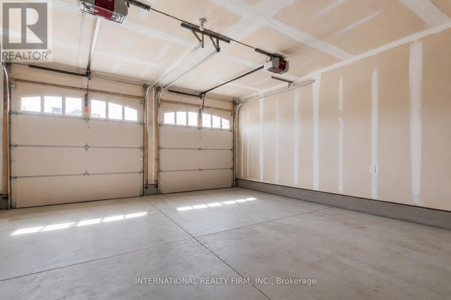 2537 Snow Knight Drive, Oshawa, ON - Indoor Photo Showing Garage