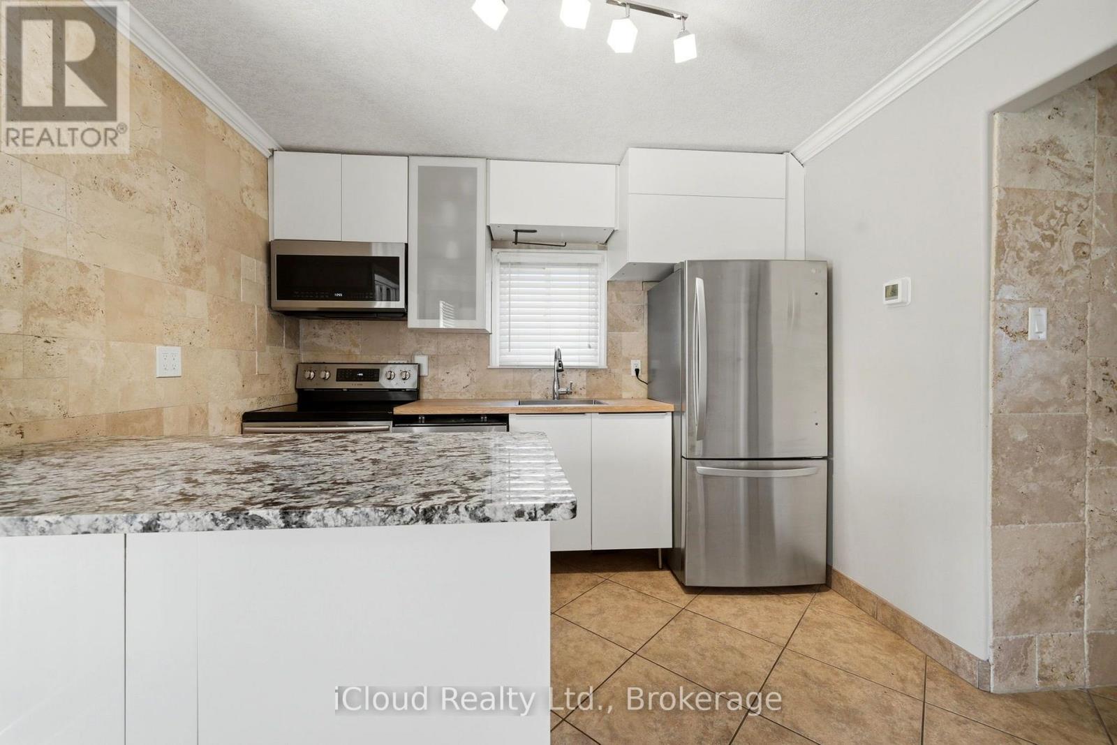 51 Delena Avenue, Hamilton, ON - Indoor Photo Showing Kitchen With Stainless Steel Kitchen With Upgraded Kitchen