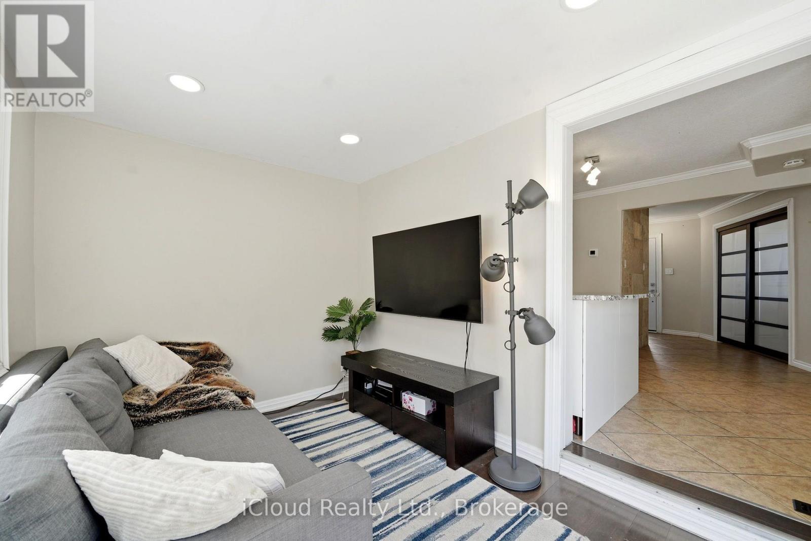 51 Delena Avenue, Hamilton, ON - Indoor
