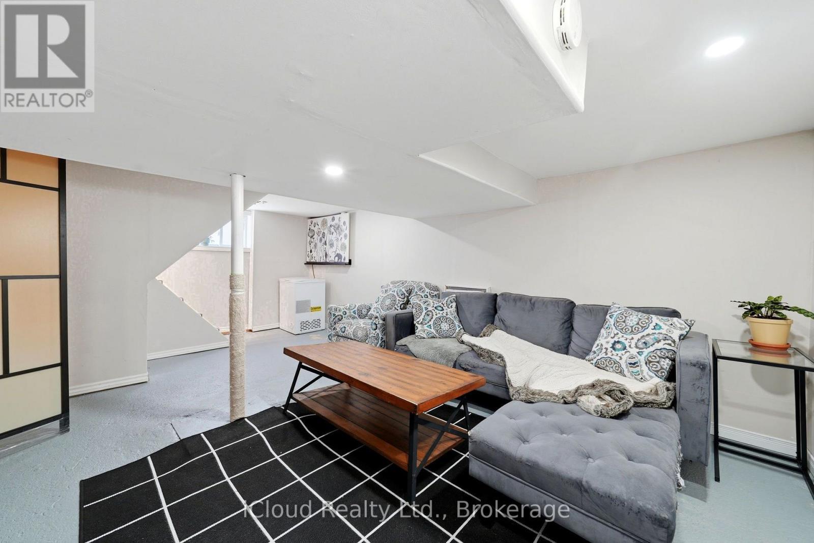 51 Delena Avenue, Hamilton, ON - Indoor