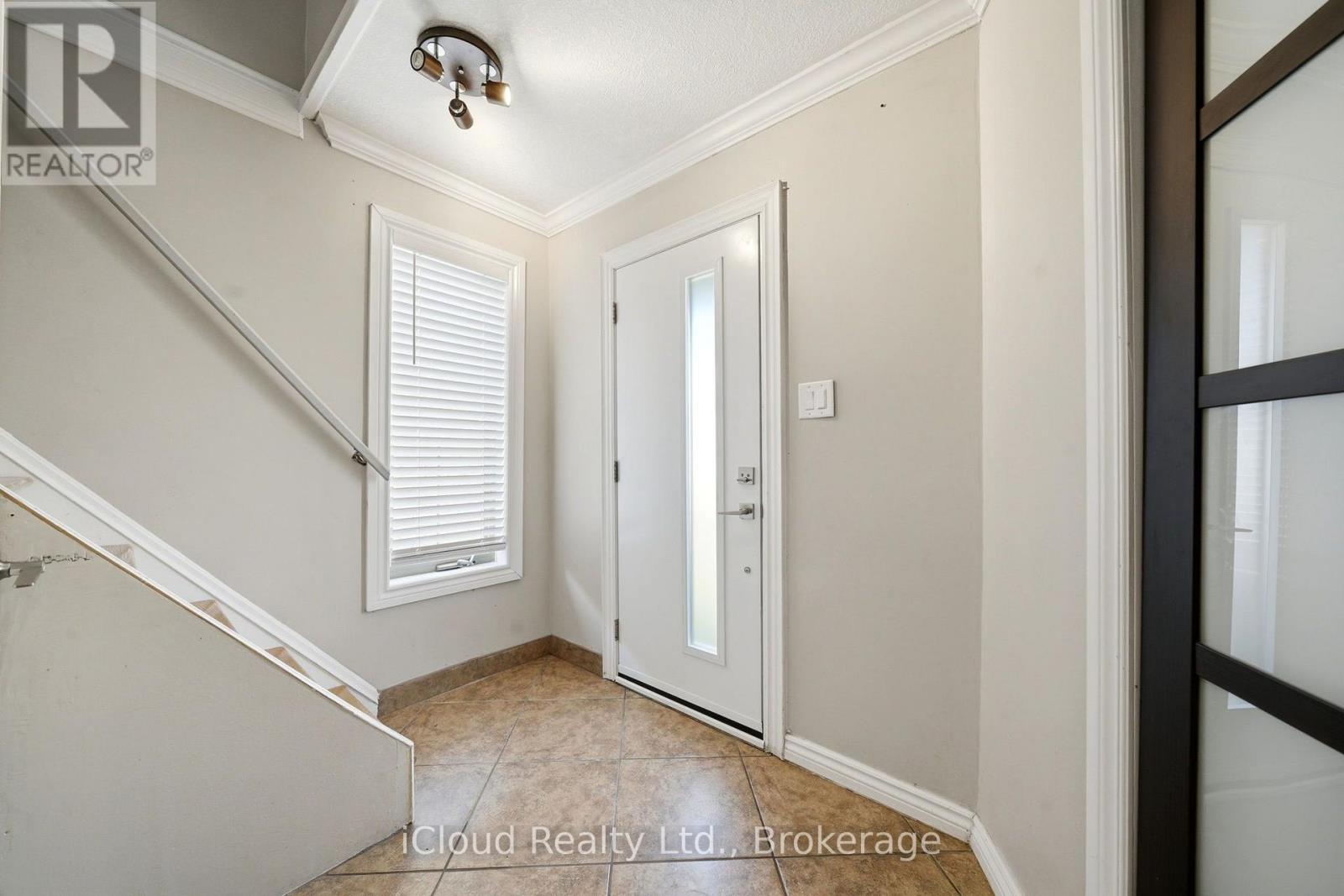 51 Delena Avenue, Hamilton, ON - Indoor Photo Showing Other Room