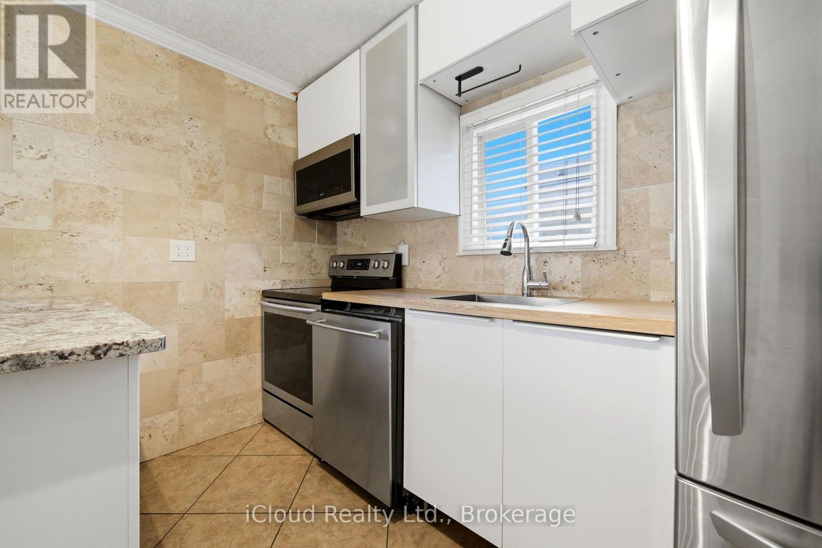 51 Delena Avenue, Hamilton, ON - Indoor Photo Showing Kitchen With Stainless Steel Kitchen With Upgraded Kitchen