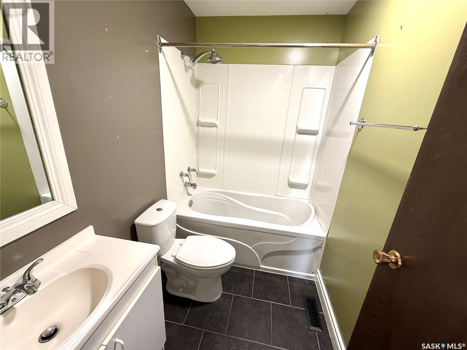 9026 Mitchell Avenue, North Battleford, SK - Indoor Photo Showing Bathroom