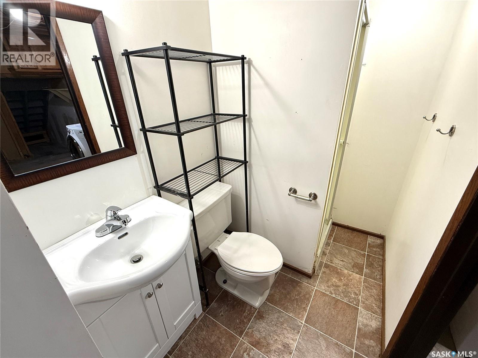 9026 Mitchell Avenue, North Battleford, SK - Indoor Photo Showing Bathroom