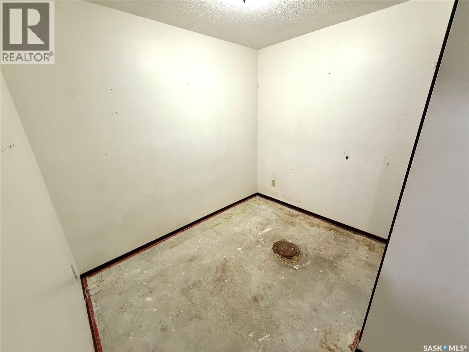 9026 Mitchell Avenue, North Battleford, SK - Indoor Photo Showing Other Room