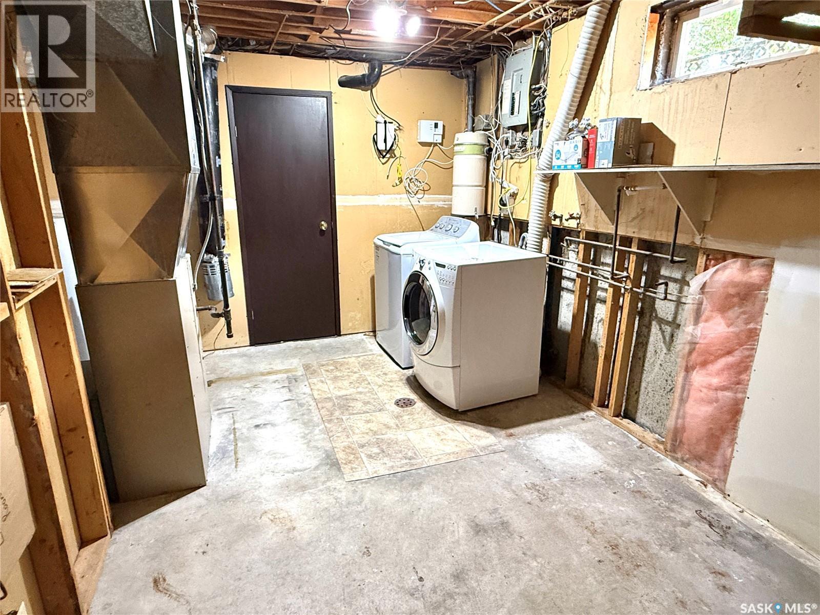 9026 Mitchell Avenue, North Battleford, SK - Indoor Photo Showing Laundry Room